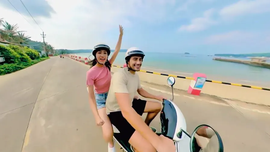 Invisible Selfie Stick – Drone-Like Shots, No Drone Needed